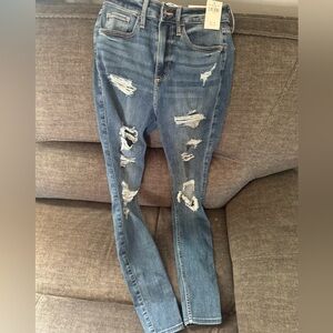 NWT Hollister curvy high-rise super skinny distressed jeans 24/28
